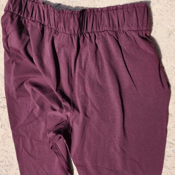 lululemon keep moving 7/8 pant cassis never worn - Picture 2 of 9